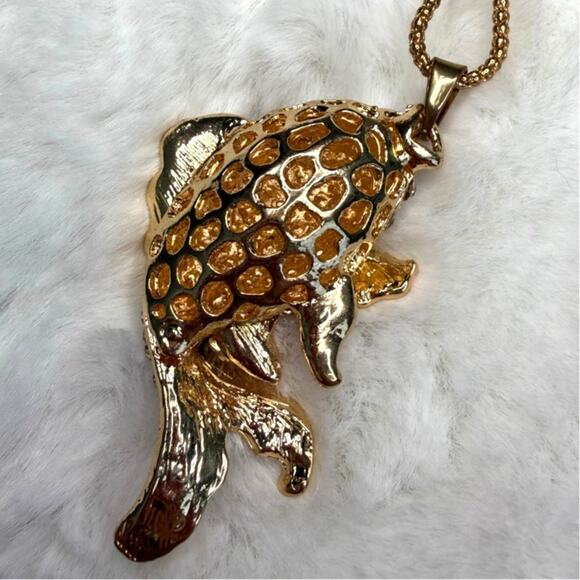 BETSEY JOHNSON Pink Rhinestone Lovely Carp Fish Pendant Chain Necklace - Picture 2 of 4